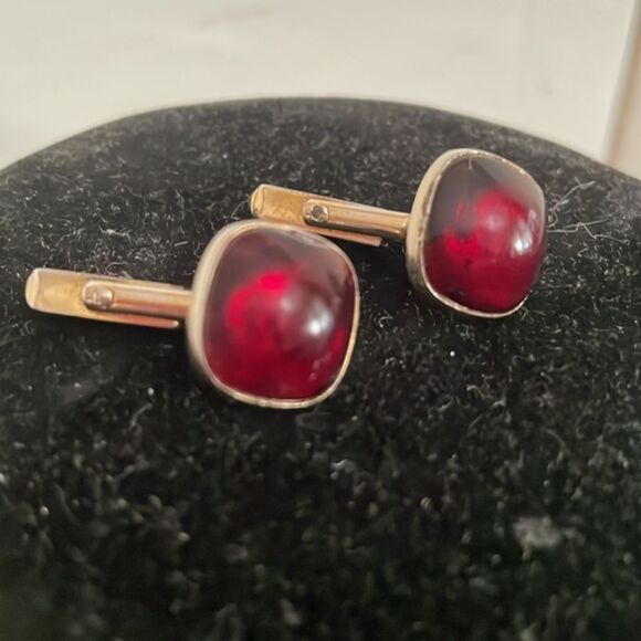 RARE Vintage 1950 MCM Swank antique brass domed red lucite whale back cuff links - Picture 8 of 16